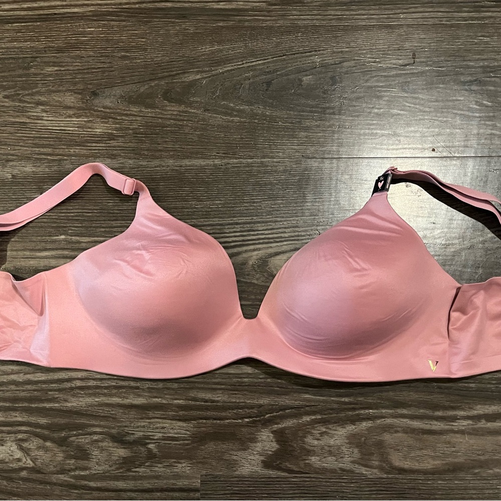 NWT Victorias Secret Lightly Lined Smoothing Bra